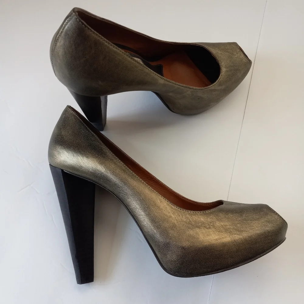 Vera Wang Lavender Label Peep Toe Metallic Pumps